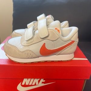Nike MD Valiant Toddler Sneakers l Orange (7C)